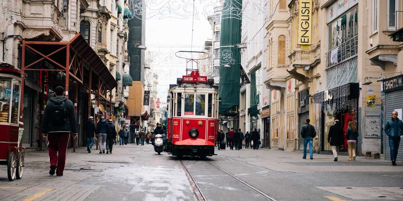 网络功能虚拟化（NFV）与容器化：云原生网络转型的技术解析与前端开发启示